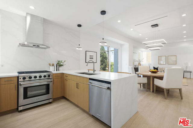 1046 Oban Drive, Los Angeles CA: https://media.crmls.org/mediaz/0b5e2542-0caa-4104-94dc-2137f125ab2e.jpg