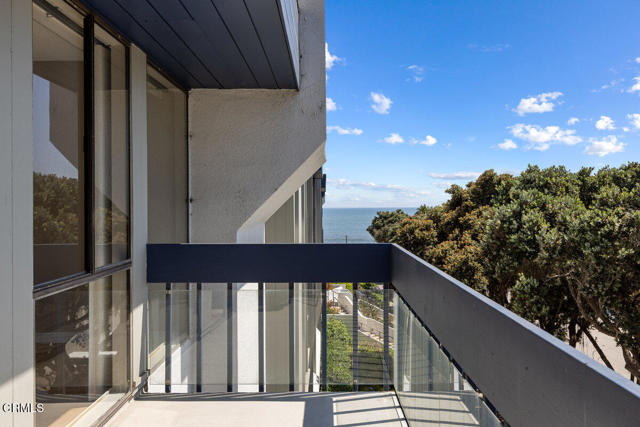 350 Paseo De Playa, Ventura CA: https://media.crmls.org/mediaz/0b5e606a-a5bc-4889-ae2c-d29759b360e7.jpg