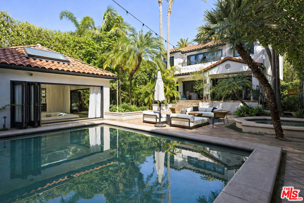 1041 N Orlando Avenue