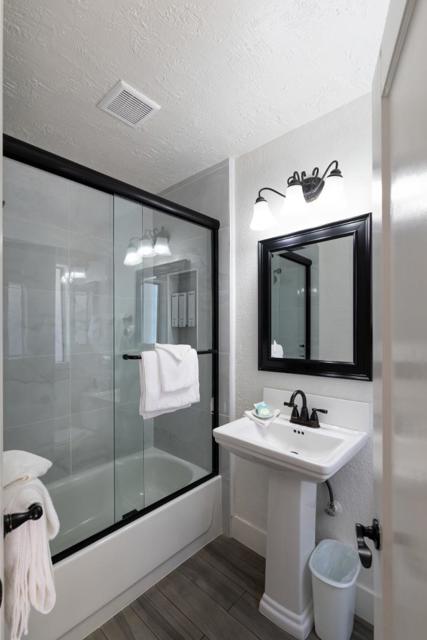 1500 Wharf Road, Capitola CA: https://media.crmls.org/mediaz/0b5faab1-891a-4b0d-8ce8-eb2402b9b963.jpg