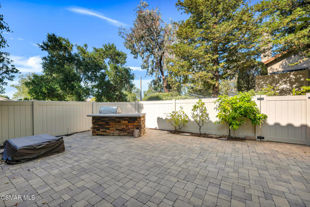 180 Windrose Drive, Newbury Park CA: https://media.crmls.org/mediaz/0b5fca92-0a3c-4cfc-a222-c6de3a6654a6.jpg