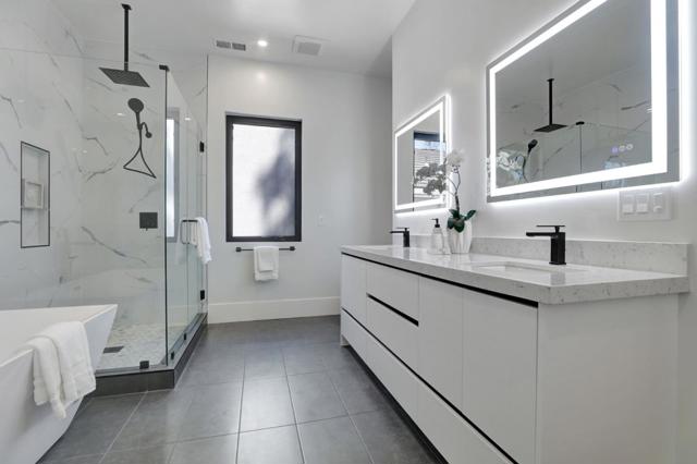 546 9th Avenue, Menlo Park CA: https://media.crmls.org/mediaz/0b5fcd19-c630-498a-b529-3df4200d0514.jpg