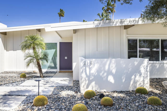 Detail Gallery Image 2 of 48 For 218 N Orchid Tree Ln, Palm Springs,  CA 92262 - 3 Beds | 2 Baths