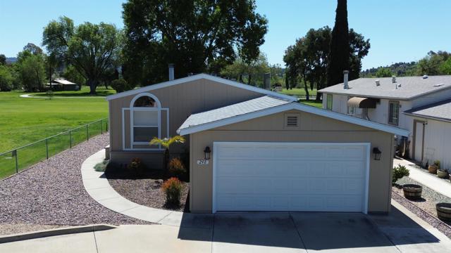 11851 Riverside Dr, Lakeside CA: https://media.crmls.org/mediaz/0b5fd49f-aaef-4687-b949-7d2c4cf3fdd3.jpg