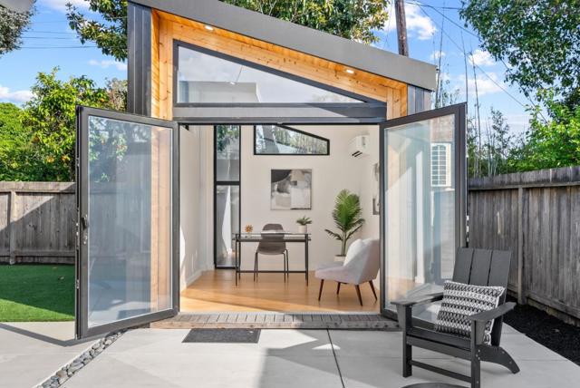 986 Loma Verde Avenue, Palo Alto CA: https://media.crmls.org/mediaz/0b5ffd95-efe5-4b6b-86d3-dd0d029a4582.jpg