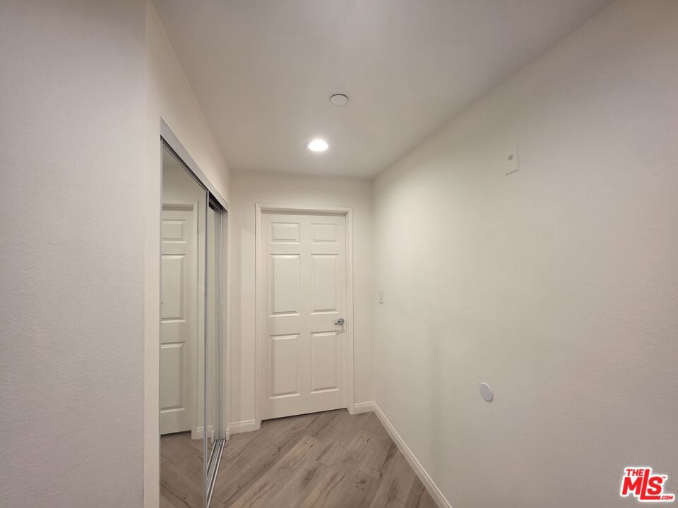 https://media.crmls.org/mediaz/0b6049fd-adb5-473a-9755-49f06a52b925.jpg?preset=X-Large