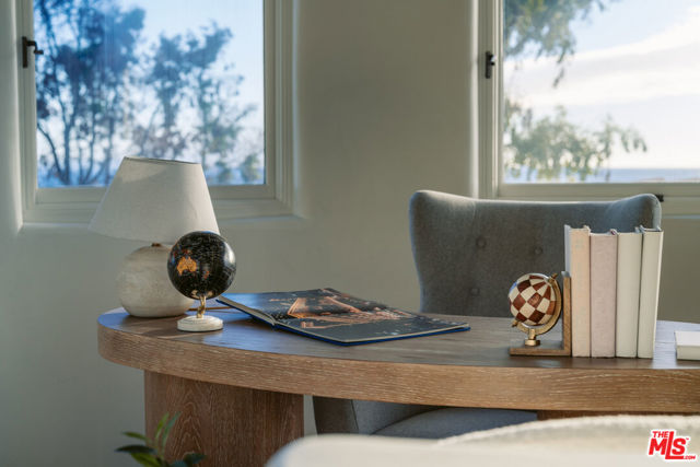 21607 Rambla Vista, Malibu CA: https://media.crmls.org/mediaz/0b60f4c8-2b6f-41ec-ba38-e36770566c34.jpg