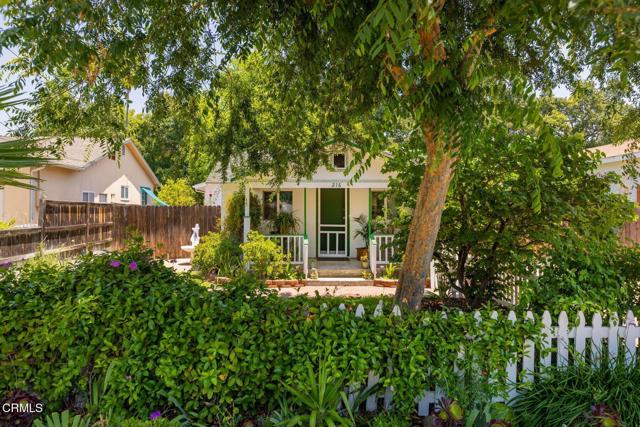 216 N Fulton Street, Ojai CA: https://media.crmls.org/mediaz/0b618026-e2a5-470e-83ff-70aa4b82ae80.jpg