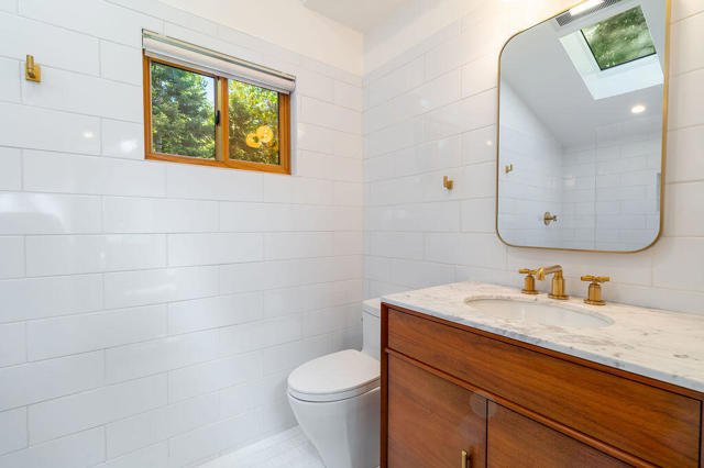 24718 Fern Valley Road, Idyllwild CA: https://media.crmls.org/mediaz/0b618de2-04d5-44e7-986c-45d472a97d8b.jpg