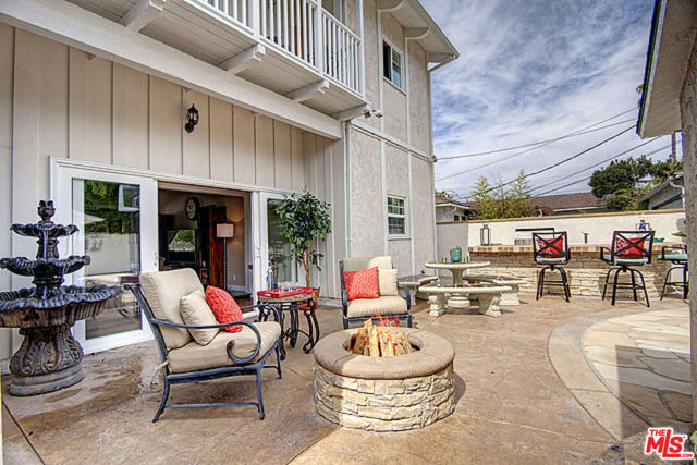 6322 W 78TH Place, Westchester CA: https://media.crmls.org/mediaz/0b61e400-a50a-4ea5-9041-29f2a0b7add0.jpg