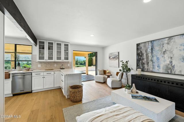 30670 Passageway Place, Agoura Hills CA: https://media.crmls.org/mediaz/0b6208d7-aaca-4be0-a669-56299d699f5e.jpg