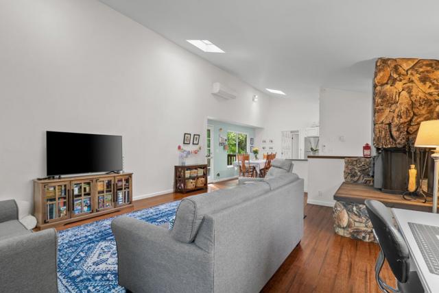903 Redwood Drive, Aptos CA: https://media.crmls.org/mediaz/0b630ad8-1ae1-4fd3-a982-c1399ff72e51.jpg