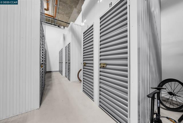 1515 15Th St, San Francisco CA: https://media.crmls.org/mediaz/0b634ce9-4d46-4f91-be20-dd5b2d98c293.jpg