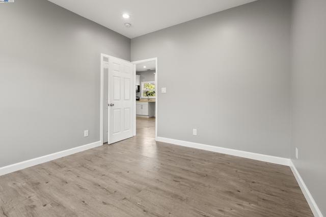 193 W Macarthur Blvd, Oakland CA: https://media.crmls.org/mediaz/0b635976-758c-48af-a1d8-81be336bfdb5.jpg