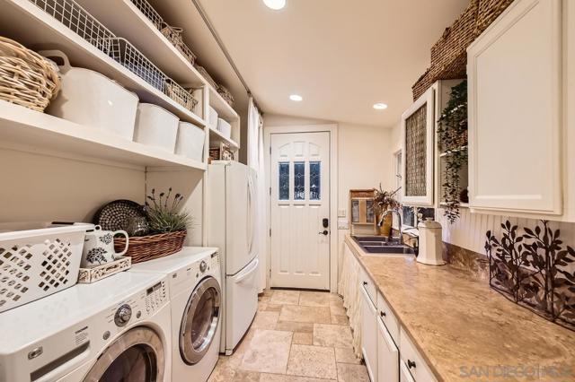 Laundry/kitchenette