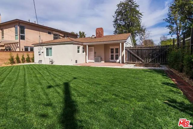 539 S Parish Place, Burbank CA: https://media.crmls.org/mediaz/0b64600d-9a34-4568-99f5-895fb2c1eef9.jpg