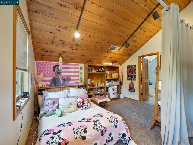 2000 Curry Canyon Rd, Clayton CA: https://media.crmls.org/mediaz/0b647fa7-6d36-474b-9850-90380dc881c8.jpg