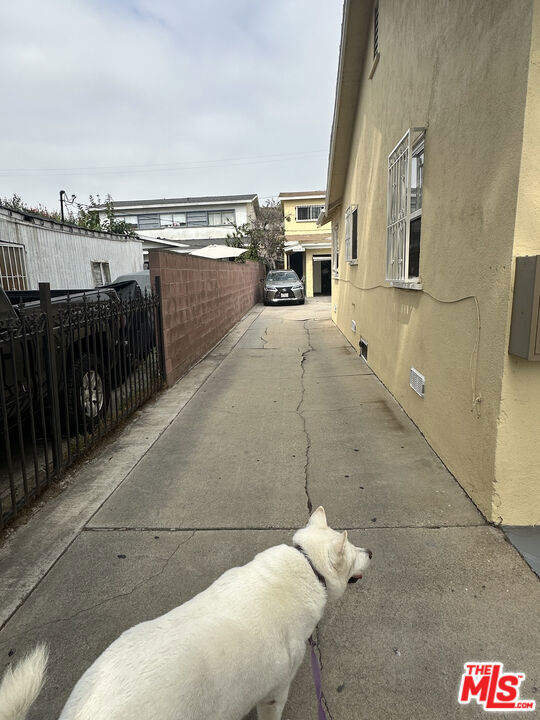 10019 Burin Avenue, Inglewood CA: https://media.crmls.org/mediaz/0b64ad20-8800-4a36-af60-0a775716e648.jpg