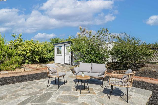 924 Magnolia Dr, Alameda CA: https://media.crmls.org/mediaz/0b64b670-f119-4c5e-8520-8604f89455d9.jpg