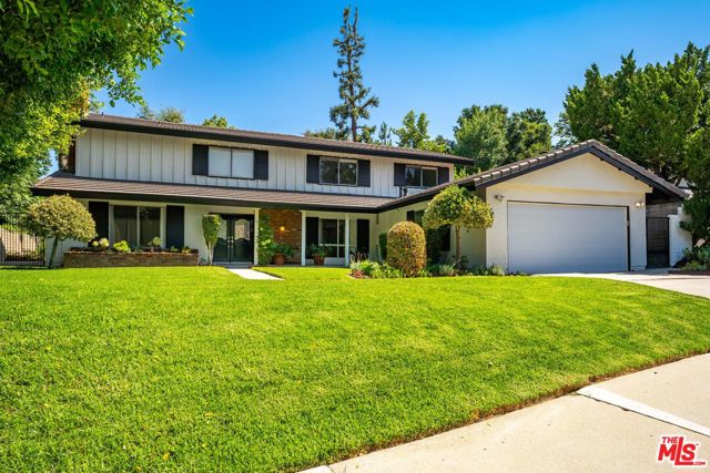 22619 Town Crier Road, Calabasas CA: https://media.crmls.org/mediaz/0b64c2f2-f021-4b6c-84c6-e6cde0be7cf0.jpg