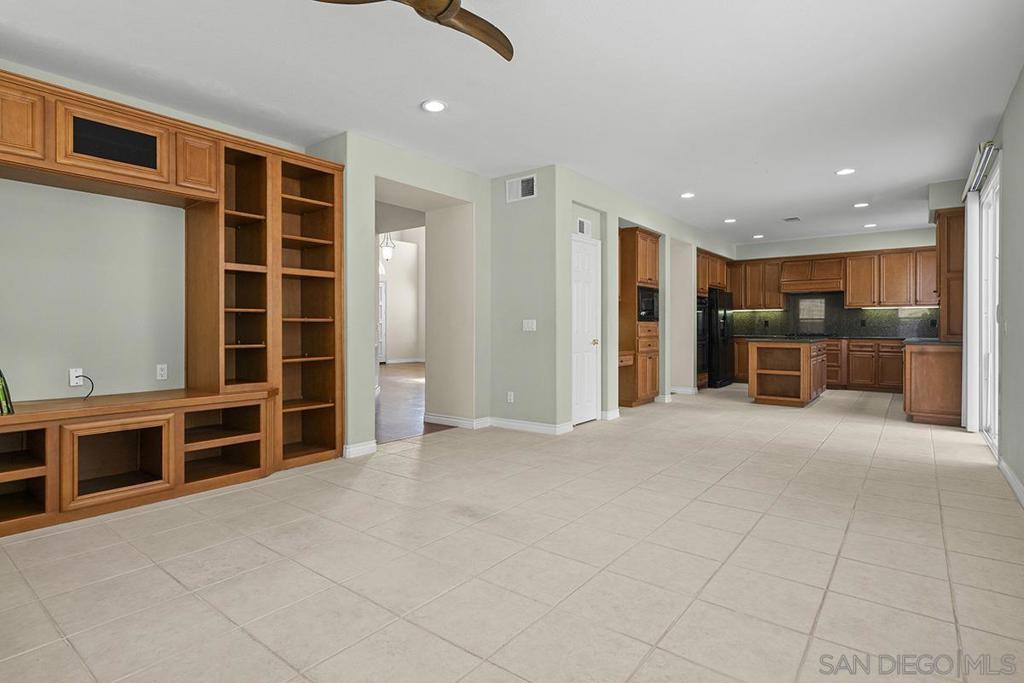 MLS #250043701SD image #30