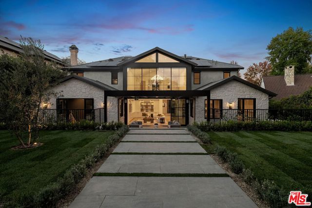 10444 Charing Cross Road, Los Angeles CA: https://media.crmls.org/mediaz/0b66057a-5d87-4b70-bf4b-8d34e04d953b.jpg