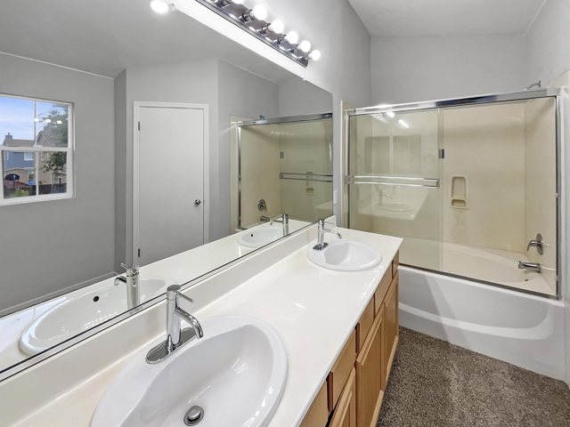 4455 Meadow Valley Cir, Fairfield CA: https://media.crmls.org/mediaz/0b660dda-3c7a-4c4d-bd07-793373c98492.jpg