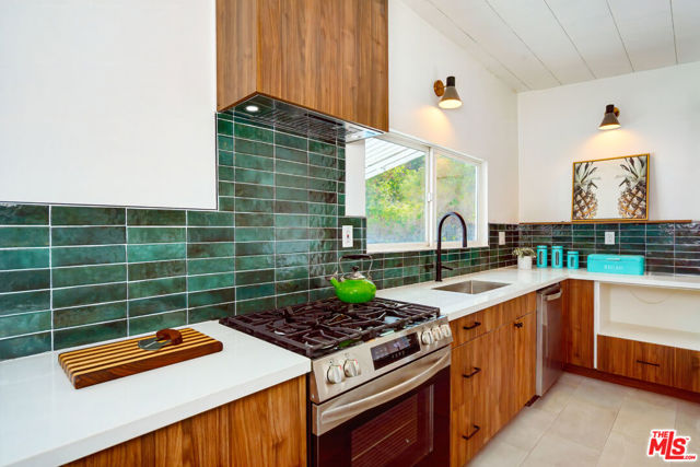 547 N Farrell Drive, Palm Springs CA: https://media.crmls.org/mediaz/0b669cff-ad35-4186-a35b-fc83719f60aa.jpg