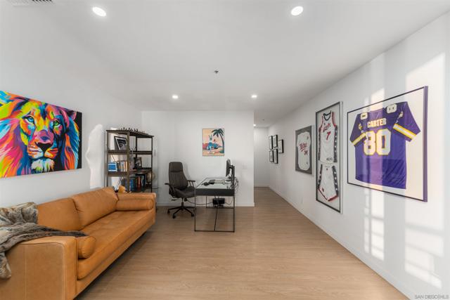 700 Front St, San Diego CA: https://media.crmls.org/mediaz/0b671c99-be70-4ecd-9cfa-f764a5a10b84.jpg
