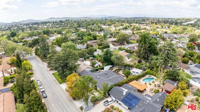 1865 El Monte Drive, Thousand Oaks CA: https://media.crmls.org/mediaz/0b68ce3f-3631-43ef-9bdf-297427e6676e.jpg