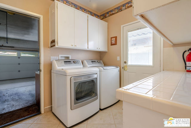 Image 33 of 52 For 77553 Carinda Court