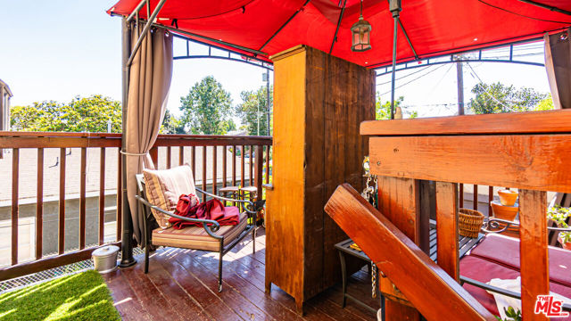 1277 S Orange Drive, Los Angeles CA: https://media.crmls.org/mediaz/0b69573d-3315-41f0-a43f-e3b7adc027bf.jpg