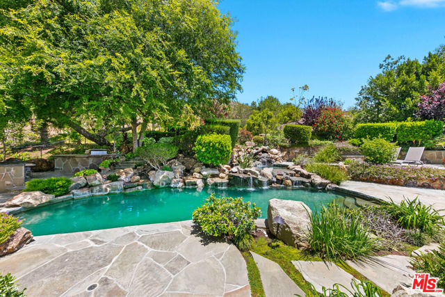 33269 Mulholland Highway, Malibu CA: https://media.crmls.org/mediaz/0b69c085-98d8-4512-9939-92cfdc96a7fd.jpg