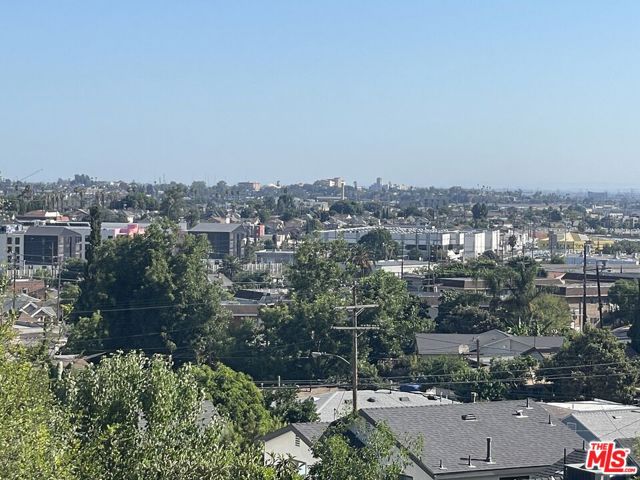 434 Cedar Street, Los Angeles CA: https://media.crmls.org/mediaz/0b6aaa35-92e3-40f5-8285-33e49d66e769.jpg