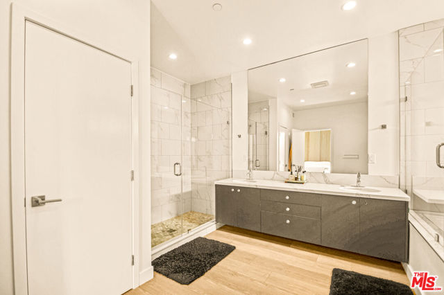 535 N Formosa Avenue, Los Angeles CA: https://media.crmls.org/mediaz/0b6af206-f8d9-4362-b4c1-610dfa3ad585.jpg