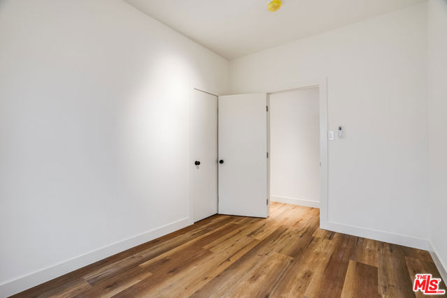 151 N Swall Drive, Beverly Hills CA: https://media.crmls.org/mediaz/0b6b0905-2c01-449b-8b99-3a9b6d105fa7.jpg