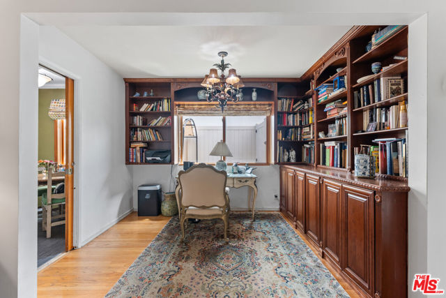 7132 Kentwood Avenue, Los Angeles CA: https://media.crmls.org/mediaz/0b6b5940-4ff7-4415-8a35-2c3f55131f72.jpg