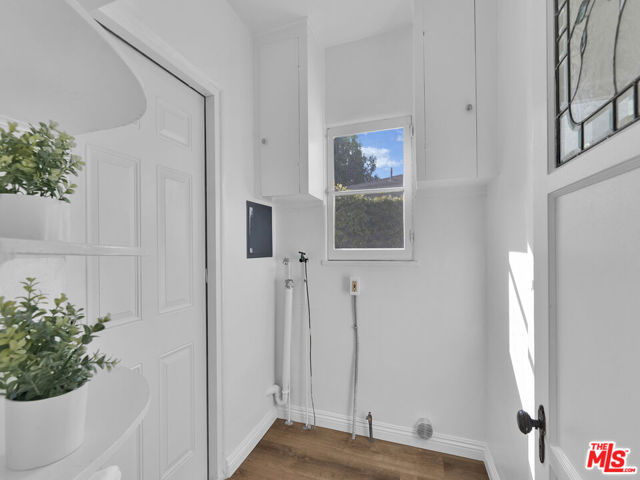 4215 Mentone Avenue, Culver City CA: https://media.crmls.org/mediaz/0b6b7dfc-3302-4281-babc-9e22ca69088e.jpg