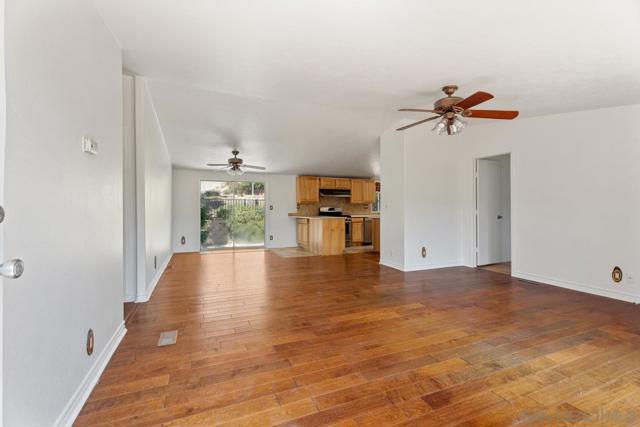 3511 Lakeview Dr, Julian CA: https://media.crmls.org/mediaz/0b6b9f93-24ad-4f24-81d9-f51b19da6dd6.jpg