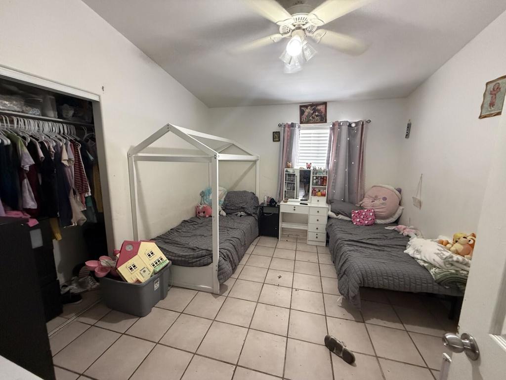 https://media.crmls.org/mediaz/0b6beeaf-c1d2-4ff4-966c-eecc545b6423.jpg?preset=X-Large