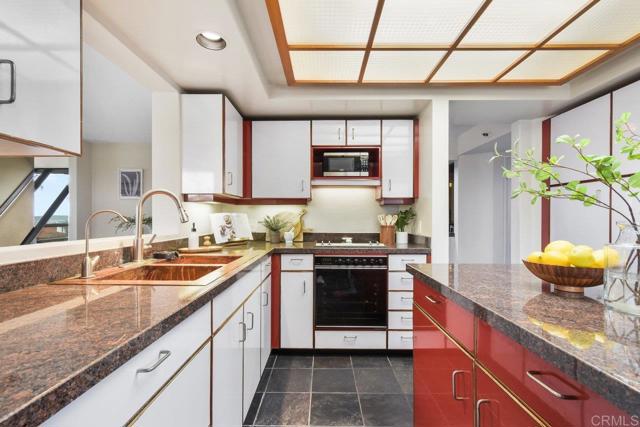 230 W Laurel Street, San Diego CA: https://media.crmls.org/mediaz/0b6c71ac-7b54-410e-9d06-f816758e1974.jpg