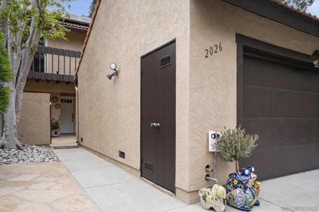 2026 Avenue of the Trees, Carlsbad CA: https://media.crmls.org/mediaz/0b6ca735-50fd-437a-97b9-8650c9538db3.jpg