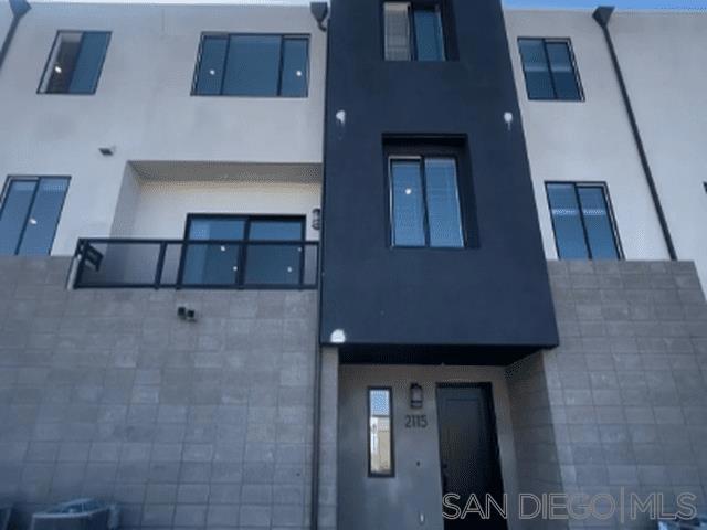 2115 Reed Dr, San Diego CA: https://media.crmls.org/mediaz/0b6caf4d-03a5-4433-a482-4cacdecc1fd4.jpg
