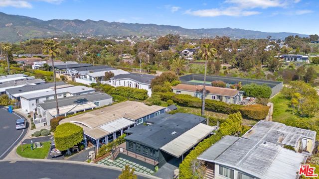 29500 Heathercliff Road, Malibu CA: https://media.crmls.org/mediaz/0b6d1b4a-ca53-4d3b-84bd-dc4ea6e09868.jpg