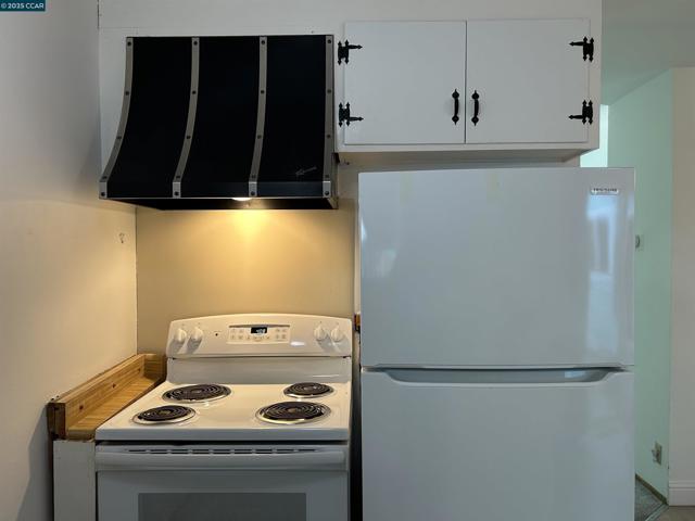 826 Veale, Martinez CA: https://media.crmls.org/mediaz/0b6da0ed-2e4e-4988-beea-f79edf3aab23.jpg