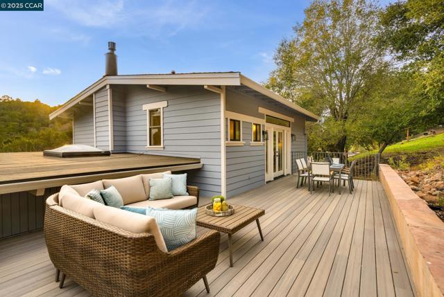 231 Orchard Rd, Orinda CA: https://media.crmls.org/mediaz/0b6dd19f-844f-4a31-bb54-8413015f5c03.jpg
