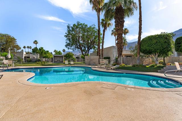 877 E Arenas Road, Palm Springs CA: https://media.crmls.org/mediaz/0b6e72af-b4bc-4b06-8309-175c6457cc4e.jpg