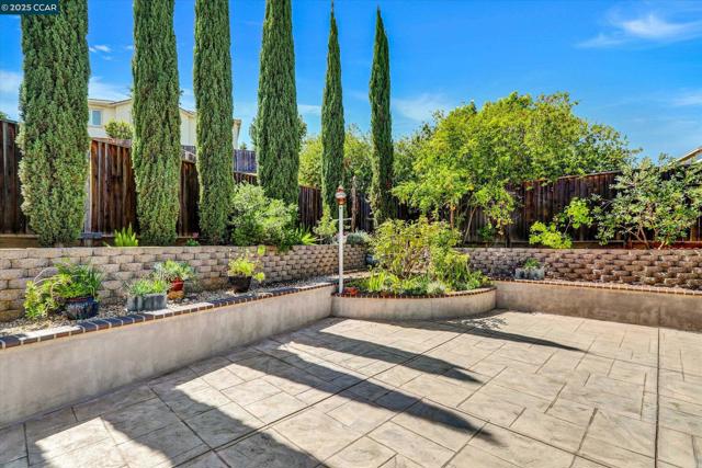 4007 Oak Knoll St, Antioch CA: https://media.crmls.org/mediaz/0b6ece32-e41c-4ca5-aeee-177950ba7f9e.jpg