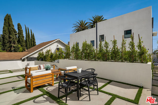 2005 Bellevue Avenue, Los Angeles CA: https://media.crmls.org/mediaz/0b6eddb9-daa8-48ba-9887-31b322720bb0.jpg