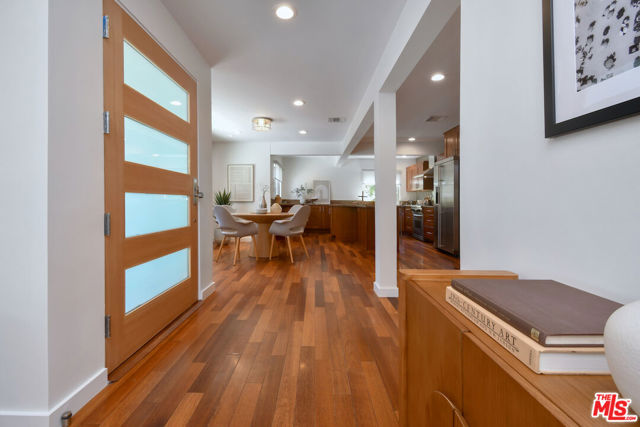 3471 Woodcliff Road, Sherman Oaks CA: https://media.crmls.org/mediaz/0b6f64ff-a39e-4610-af6a-ec0330f4f689.jpg